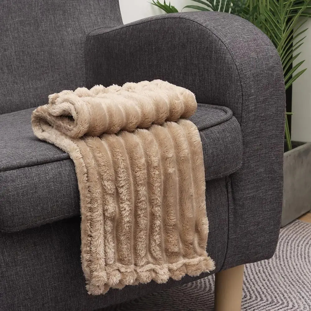 New Double Sided Warm Blanket Skin-Friendly Breathable Conditioning Quilt Solid Color Ultra Soft Striped Blankets